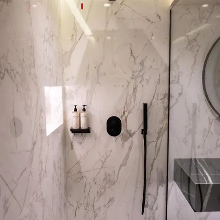 Mattis فندق تيرانا