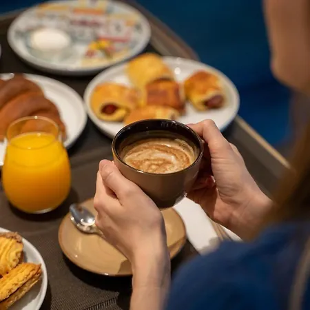 Mattis فندق تيرانا